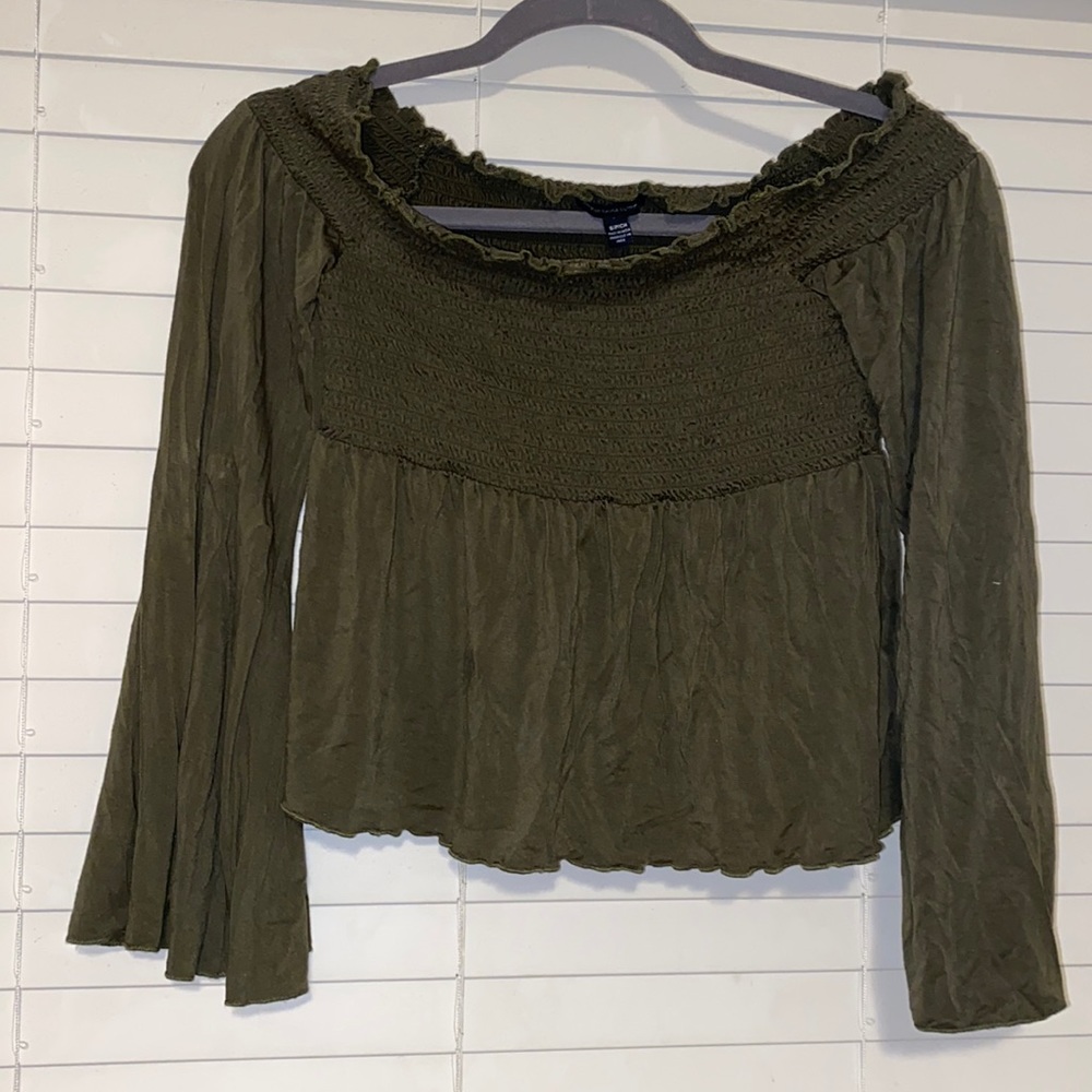 Off the shoulder cute blouse!